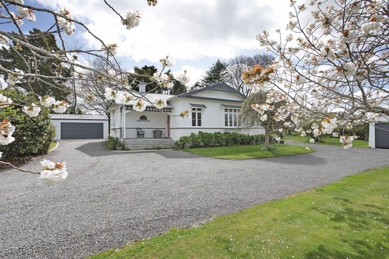 Photo of property in 12 Wanganui Road, Marton, 4710