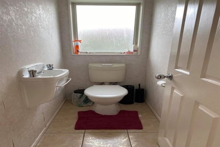 Photo of property in 3 Maghera Drive, East Tamaki Heights, Auckland, 2016