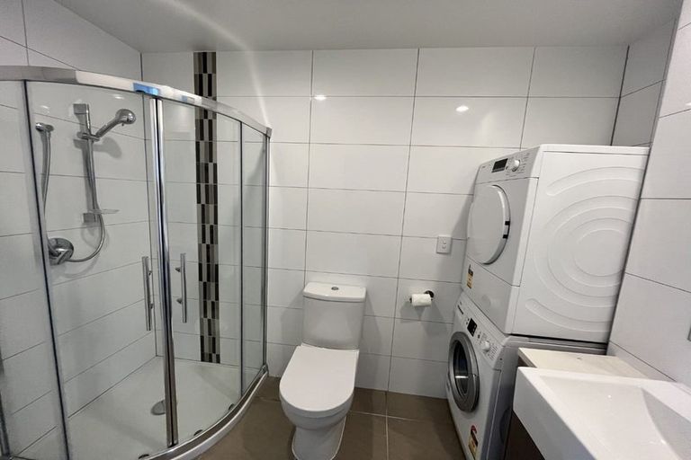 Photo of property in Apollo Apartments, 1/46g Rosedale Road, Rosedale, Auckland, 0632