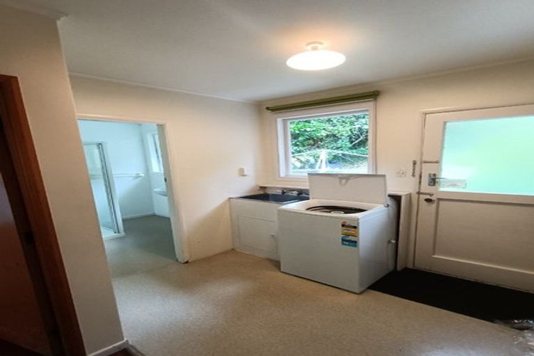 Photo of property in 42 Ngaio Road, Kelburn, Wellington, 6012
