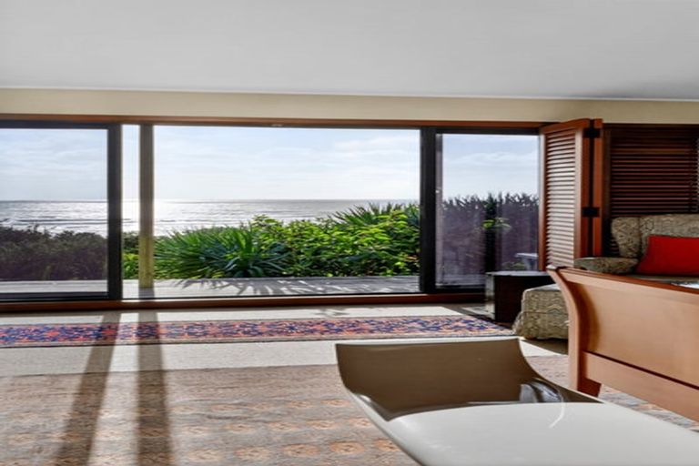 Photo of property in 24 Garden Road, Piha, 0772