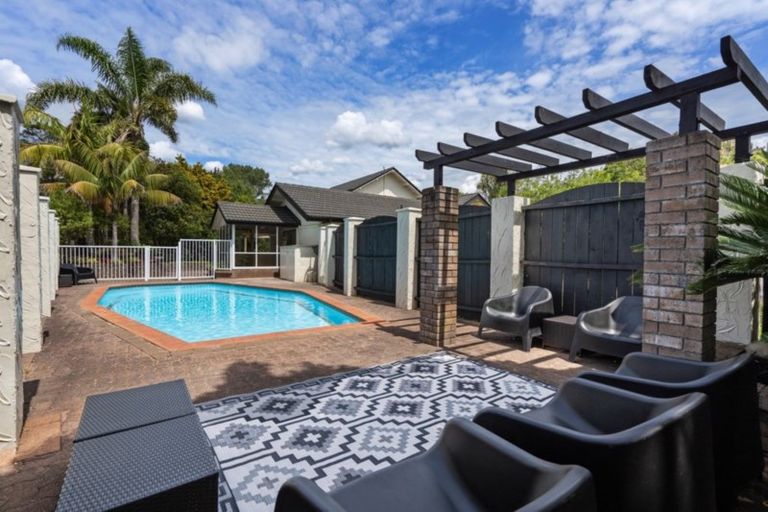 Photo of property in 53 Nui Mana Place, Te Atatu South, Auckland, 0610