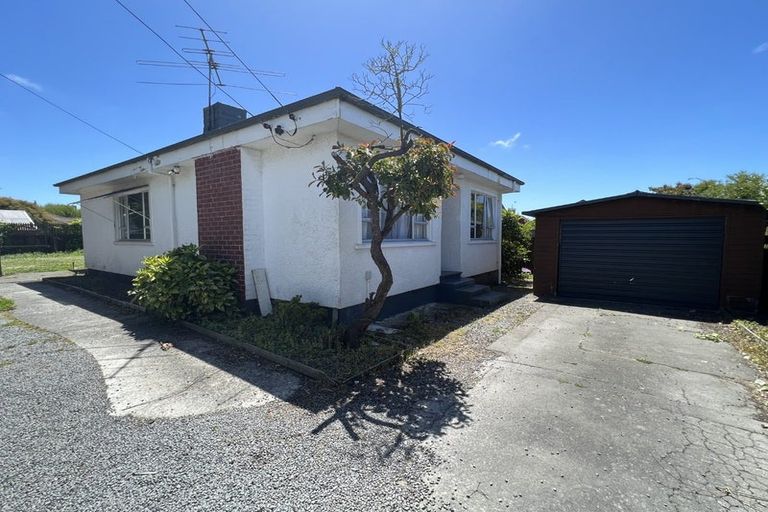 Photo of property in 16 Sawyers Arms Road, Northcote, Christchurch, 8052
