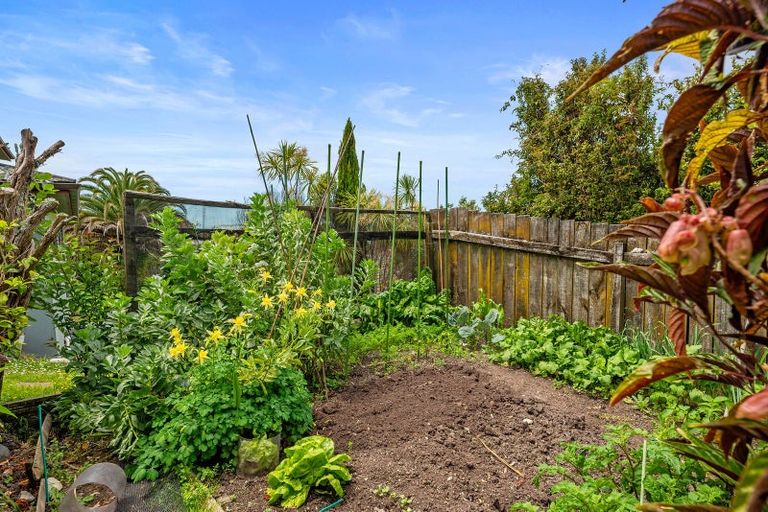 Photo of property in 2/51 Deep Creek Road, Waiake, Auckland, 0630