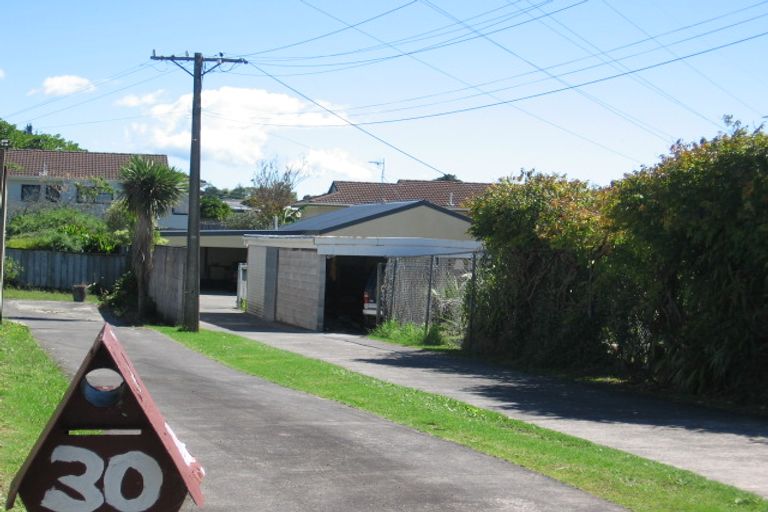 Photo of property in 1/32 Cobham Crescent, Kelston, Auckland, 0602