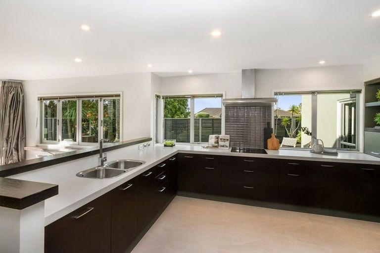 Photo of property in 37 Lothian Brae, Wattle Downs, Auckland, 2103