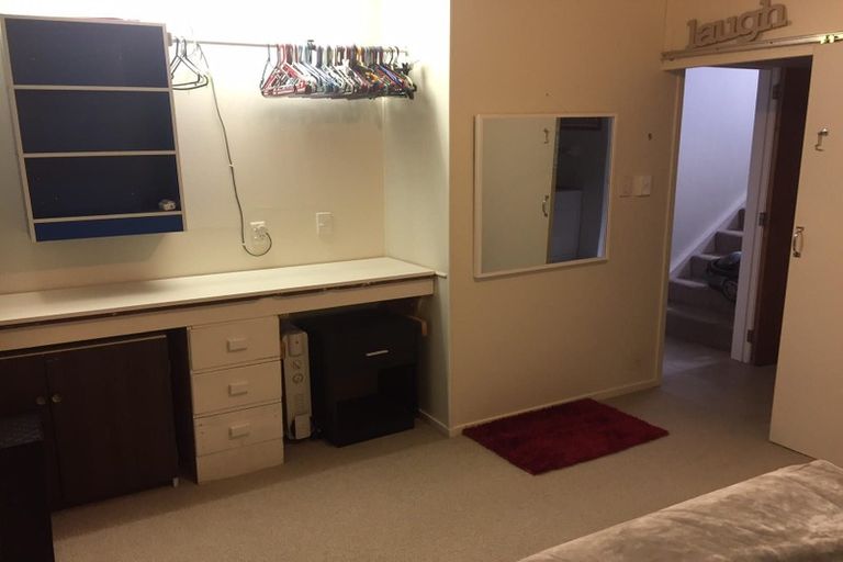 Photo of property in 2/205 Onewa Road, Birkenhead, Auckland, 0626