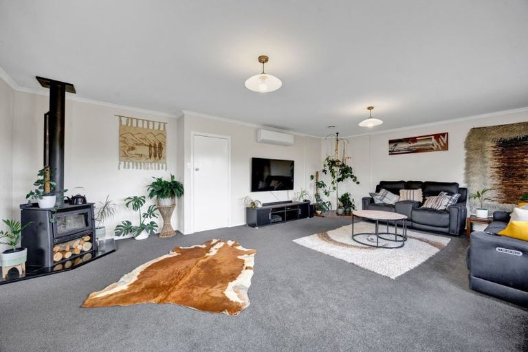 Photo of property in 1 Nikau Street, Inglewood, 4330
