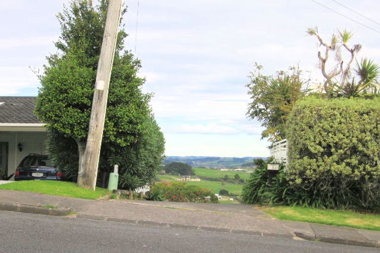 Photo of property in 133 Sandspit Road, Shelly Park, Auckland, 2014