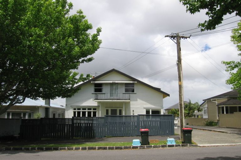 Photo of property in 65 Dignan Street, Point Chevalier, Auckland, 1022