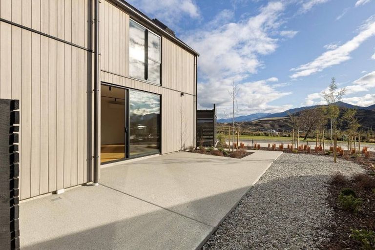 Photo of property in 5 Crossfall Lane, Jacks Point, 9371