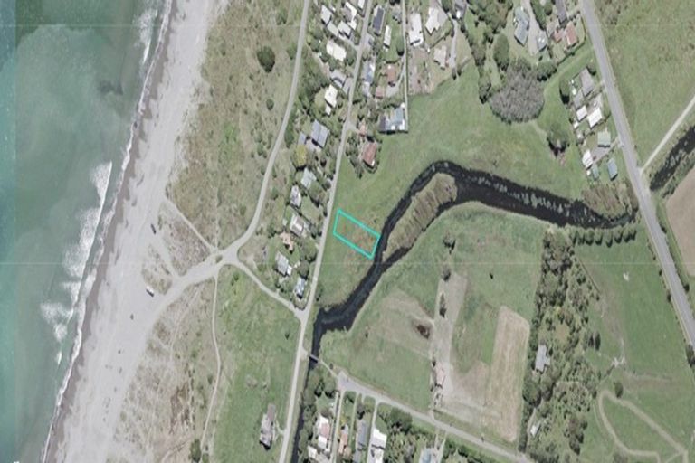 Photo of property in 40 Kapiti Lane, Otaki Beach, Otaki, 5512