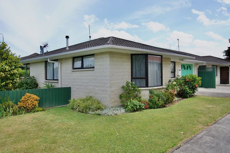 Photo of property in 1b Droylsden Place, Palmerston North, 4410