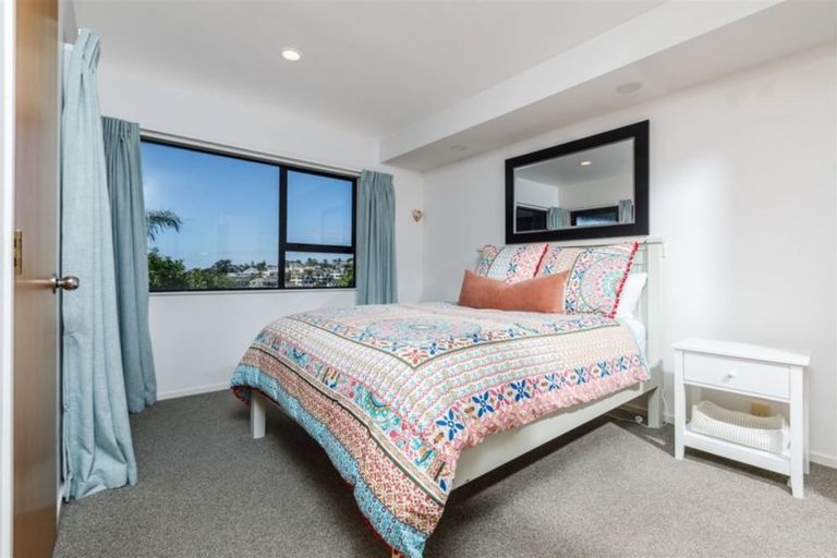 Photo of property in 2/11 Seaview Road, Castor Bay, Auckland, 0620