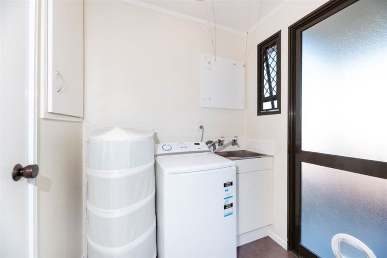 Photo of property in 2/11 Akehurst Avenue, New Lynn, Auckland, 0600