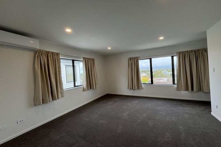 Photo of property in 7b Glenshee Place, Highland Park, Auckland, 2010