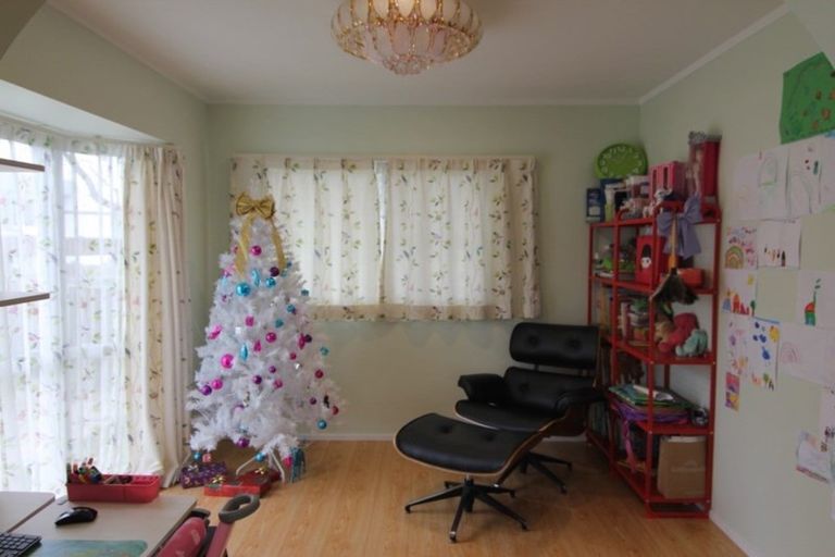 Photo of property in 2/10 Centorian Drive, Windsor Park, Auckland, 0632