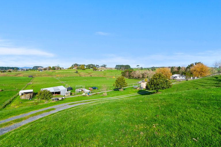 Photo of property in 141 Karioitahi Road, Waiuku, 2683