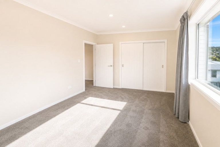 Photo of property in 10/19 Collins Avenue, Tawa, Wellington, 5028