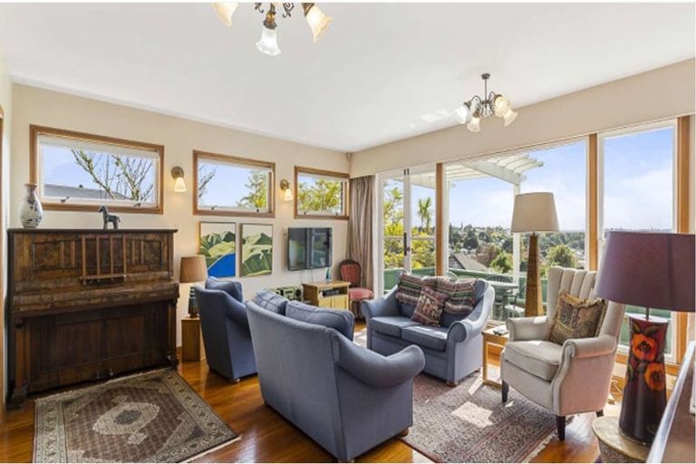 Photo of property in 4 Alton Avenue, Hillcrest, Auckland, 0627