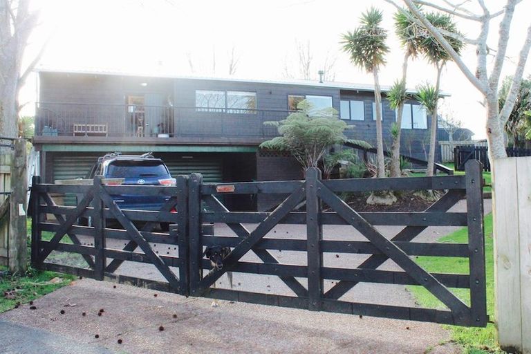 Photo of property in 10 Tokay Place, Huapai, Kumeu, 0810