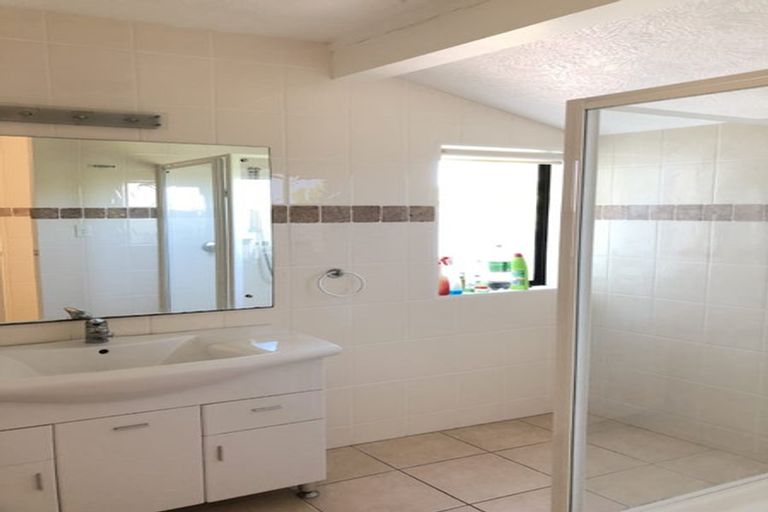 Photo of property in 947 East Coast Road, Torbay, Auckland, 0630