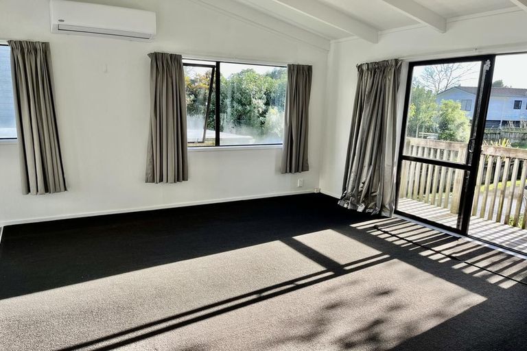 Photo of property in 50 Sungrove Rise, Sunnyvale, Auckland, 0612
