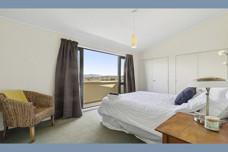 Photo of property in 6 Mitika Way, Strathmore Park, Wellington, 6022