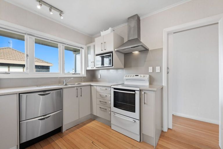 Photo of property in 1/53 Uxbridge Road, Mellons Bay, Auckland, 2014