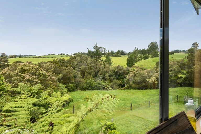Photo of property in 1389 Carrington Road, Hurworth, New Plymouth, 4371
