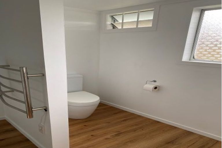 Photo of property in 135 View Road, Sunnyvale, Auckland, 0612