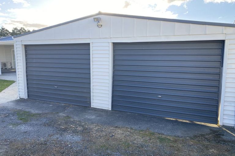 Photo of property in 36 Taupaki Road, Taupaki, Henderson, 0782