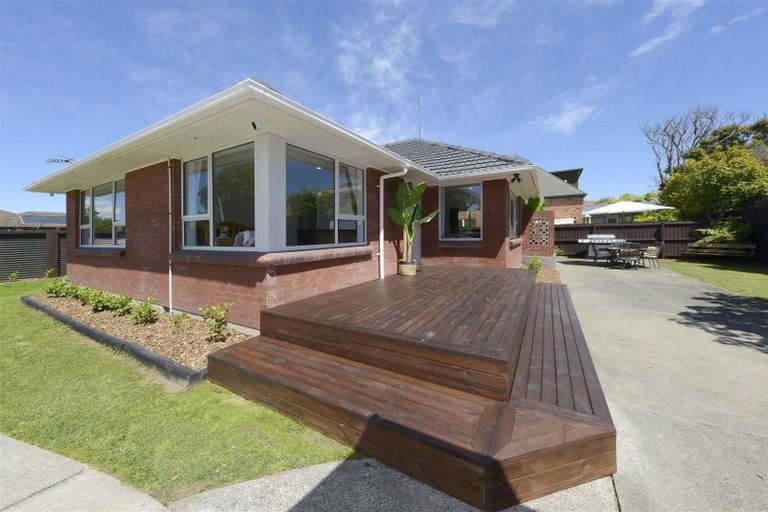 Photo of property in 6 Elwyn Place, Avonhead, Christchurch, 8042