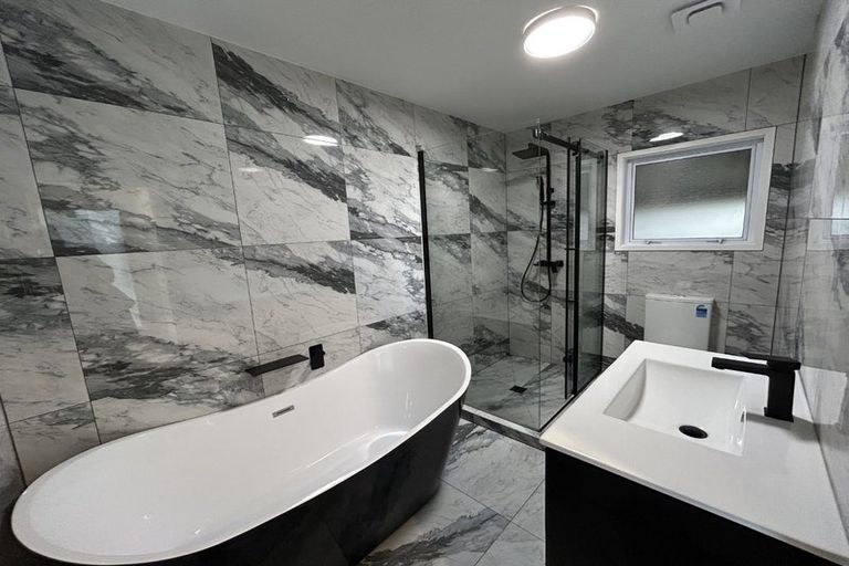 Photo of property in 7 Shearwater Rise, Rothesay Bay, Auckland, 0630