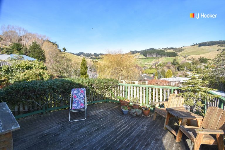 Photo of property in 8 Dickson Street, Macandrew Bay, Dunedin, 9014