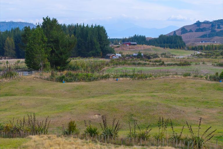 Photo of property in 52 Grant Road, Kinloch, Taupo, 3385