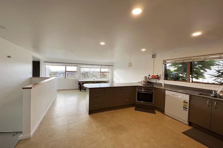 Photo of property in 35 Widmore Drive, Massey, Auckland, 0614