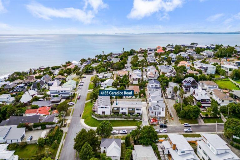 Photo of property in 4/35 Garadice Road, Rothesay Bay, Auckland, 0630