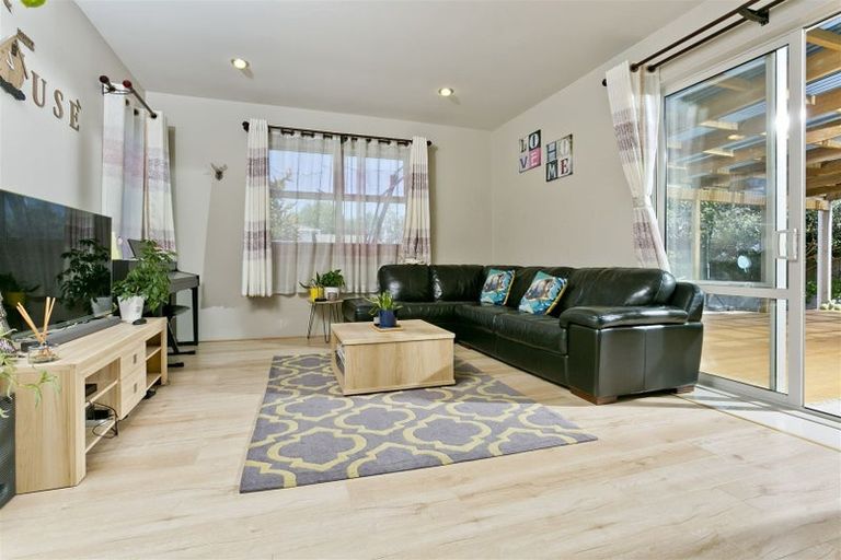 Photo of property in 311a Albany Highway, Rosedale, Auckland, 0632