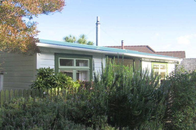 Photo of property in 24 Kotari Road, Days Bay, Lower Hutt, 5013