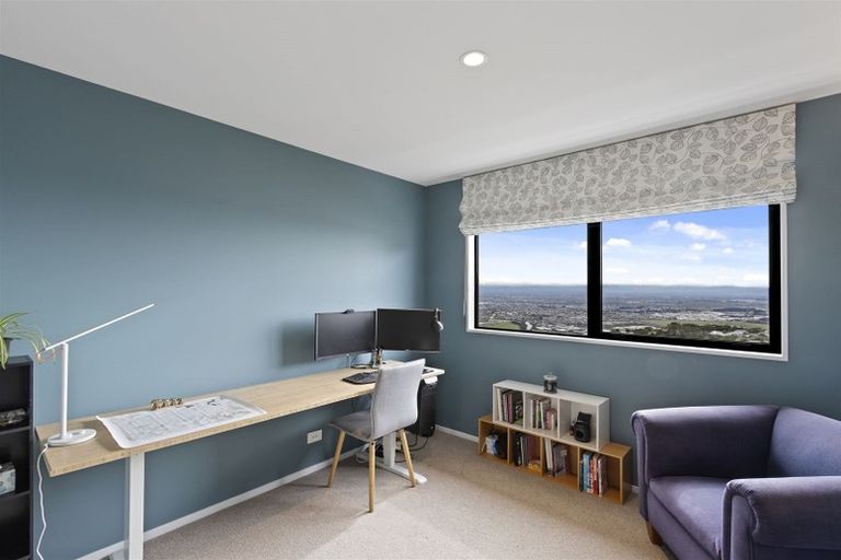 Photo of property in 15 Parkridge Place, Mount Pleasant, Christchurch, 8081