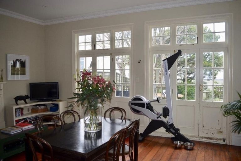 Photo of property in 15 George Street, Thorndon, Wellington, 6011