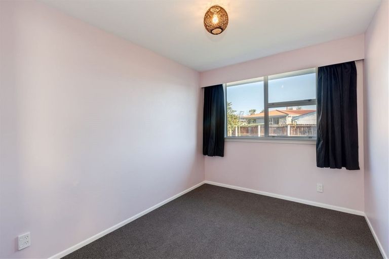 Photo of property in 6 Besant Place, Avondale, Christchurch, 8061