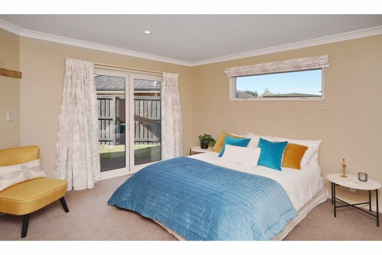 Photo of property in 5 Corsican Grove, Parklands, Christchurch, 8083