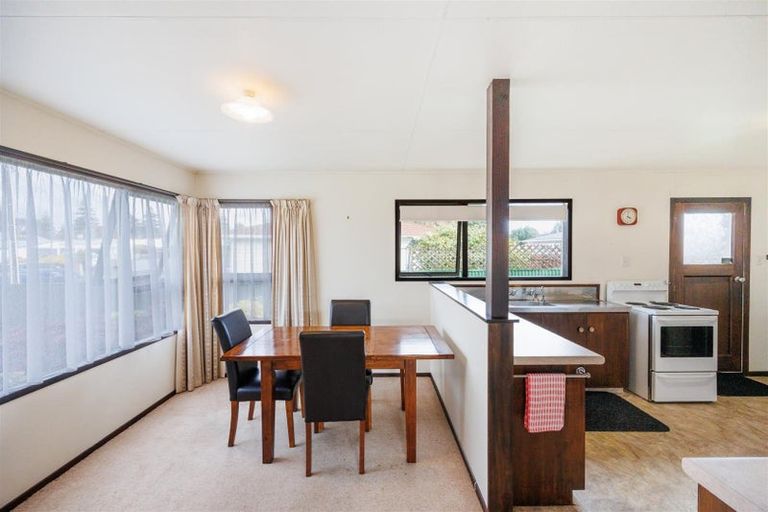 Photo of property in 12a Oxford Street, Marton, 4710