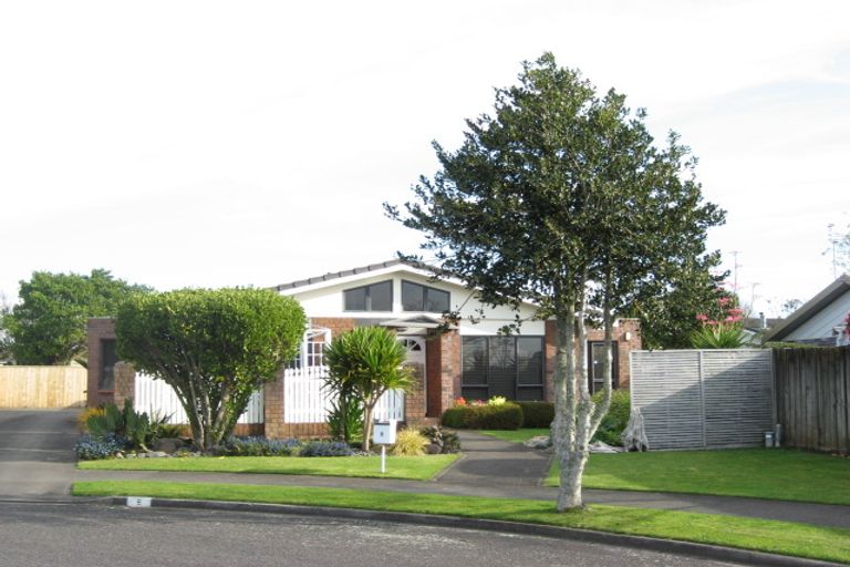 Photo of property in 8 Argyle Place, Highlands Park, New Plymouth, 4312