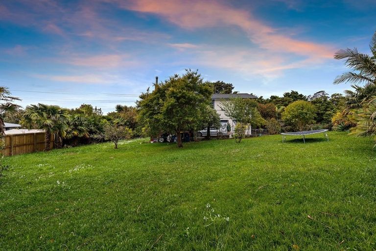 Photo of property in 26 Royal View Road, Te Atatu South, Auckland, 0610