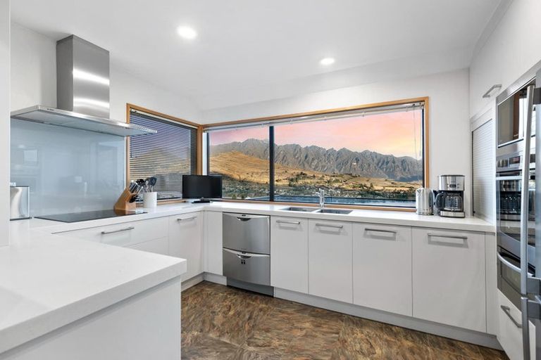 Photo of property in 4 Peregrine Place, Queenstown, 9300