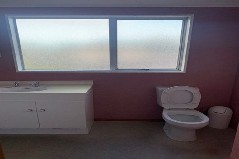 Photo of property in 1024 East Coast Road, Fairview Heights, Auckland, 0630