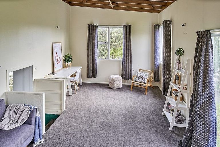 Photo of property in 85 Glanmire Road, Newlands, Wellington, 6037